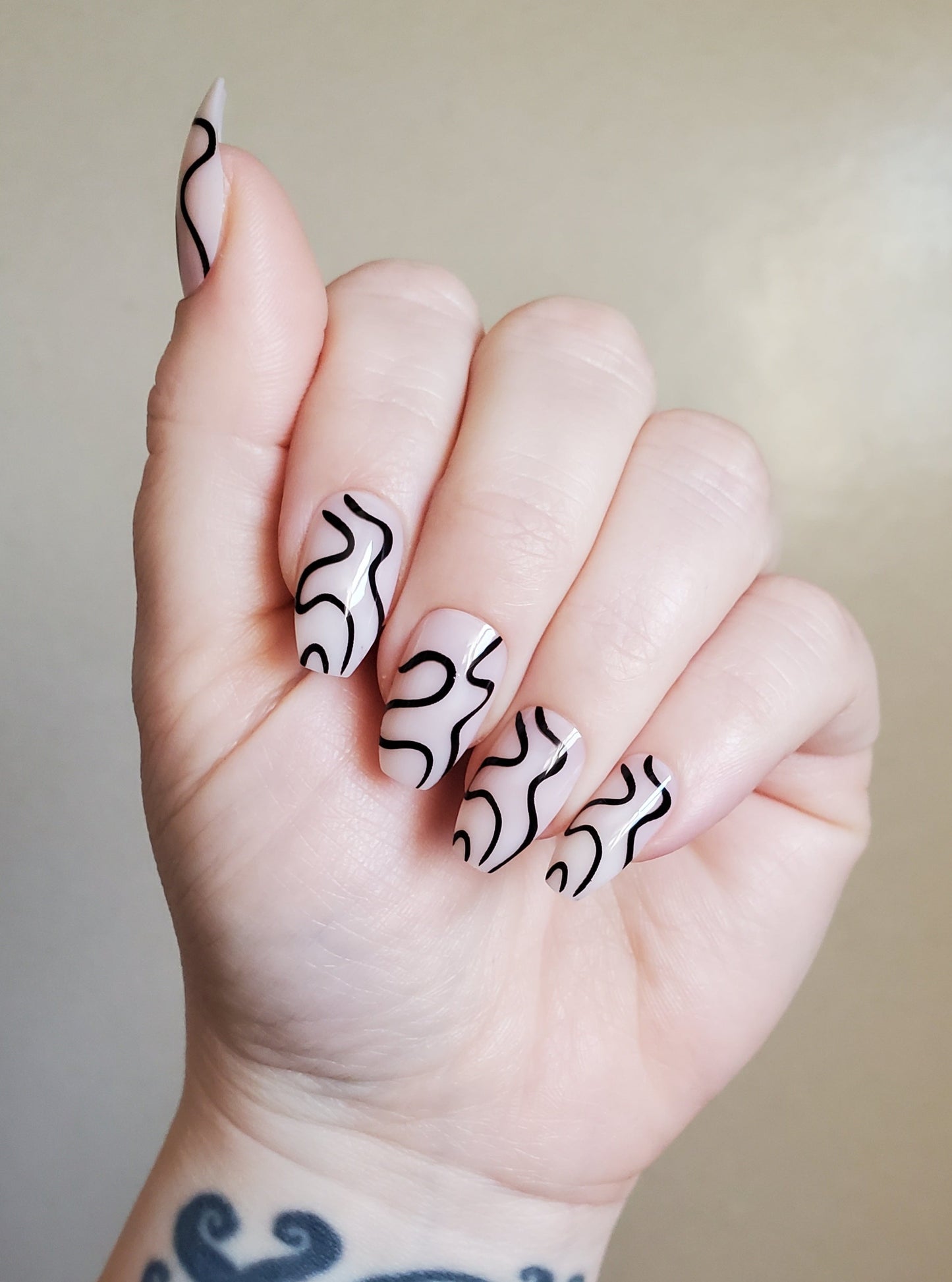 Swirly Press On Nail Set